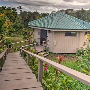 Couples Retreat About 6 Miles To Honolii Beach! Hilo